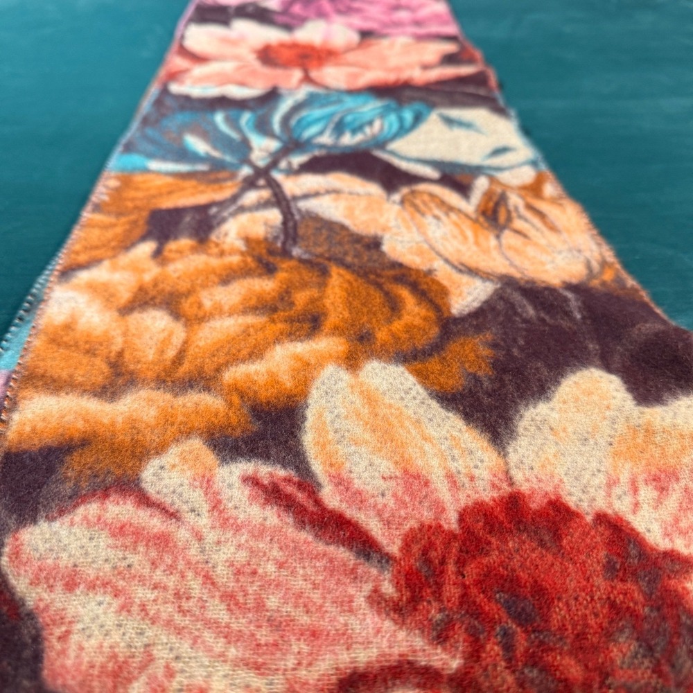 Cashmink‎ Germany Floral Print Acrylic Scarf - Picture 5 of 7